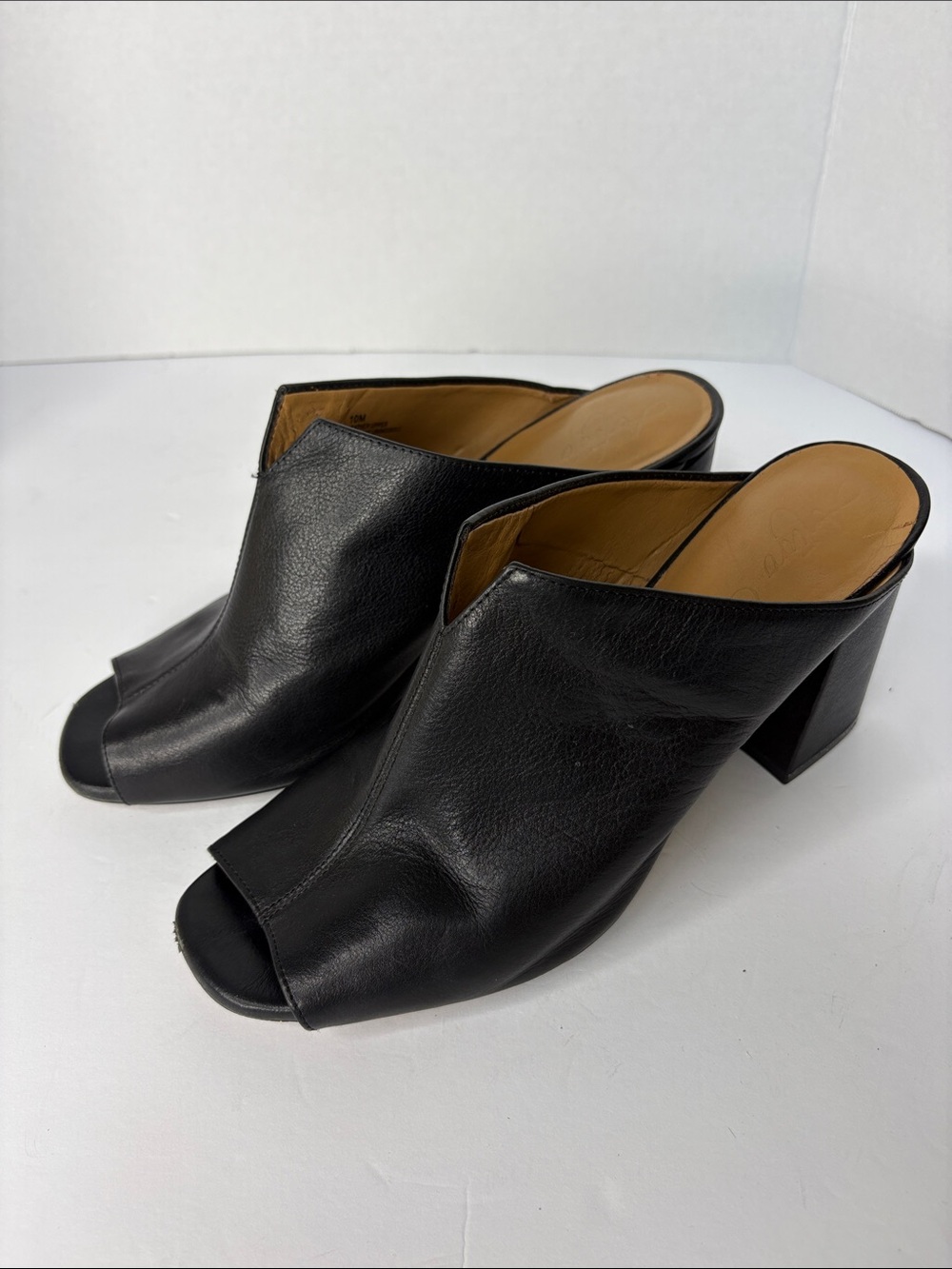Arturo Chiang Block Heel Open Toe Mules